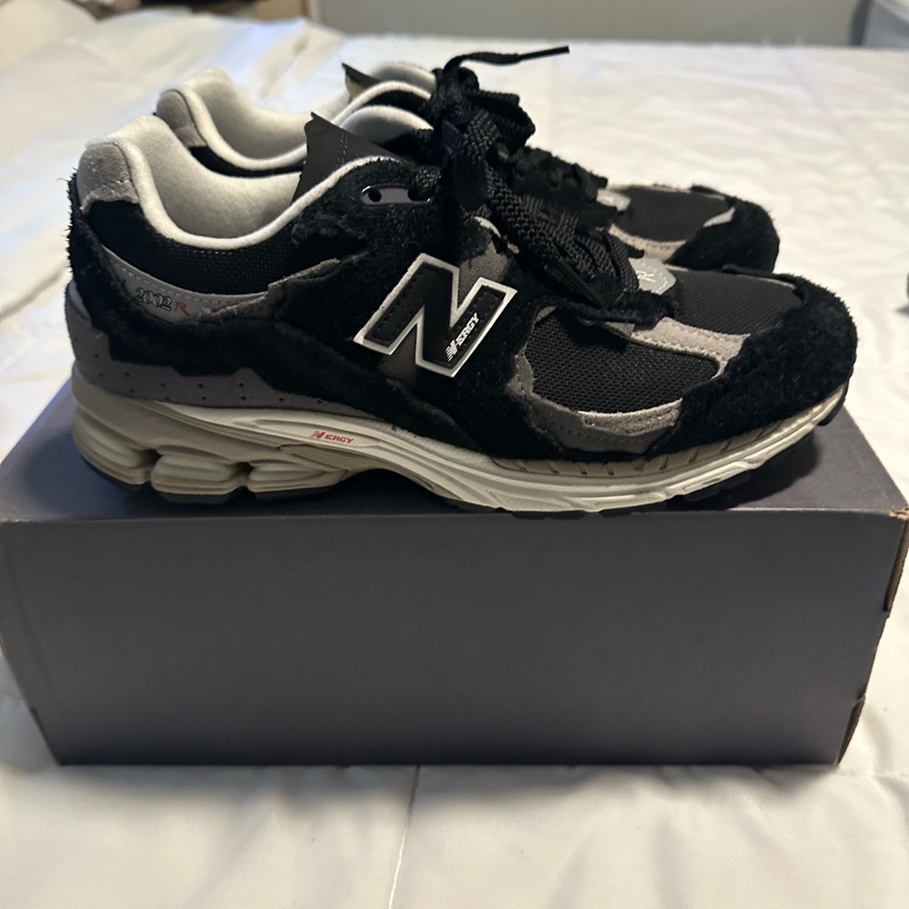 New Balance Black and Gray Sneakers